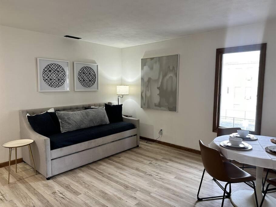 Capital Suite On 6Th Street - King Bed / Downtown! Springfield Ngoại thất bức ảnh